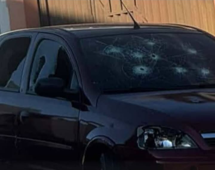  Desconfiada de ter sido traída, mulher depreda carro de companheiro